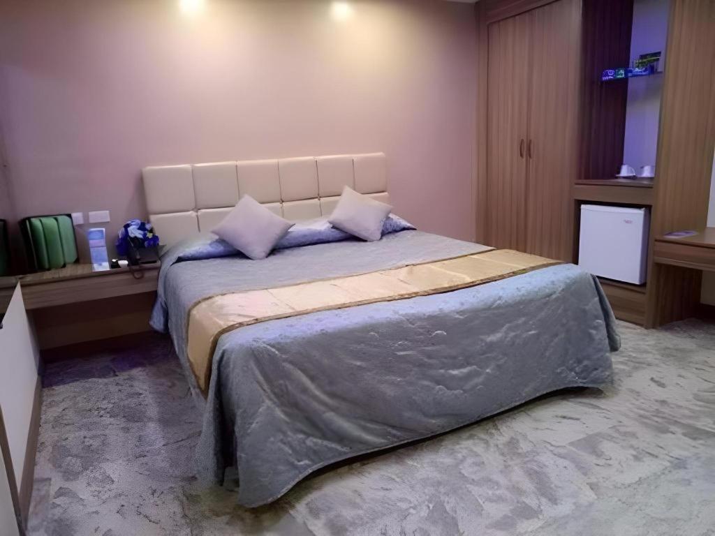 Score Birds Hotel Анхелес Экстерьер фото